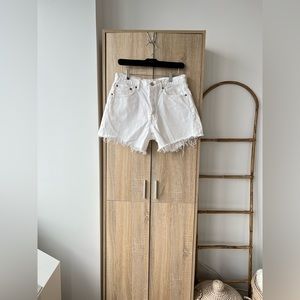 AGOLDE Parker Long Loose Shorts in White, Size 28